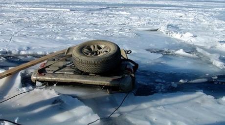 Хөвсгөл нууранд живсэн 30 гаруй машиныг татаж гаргана
